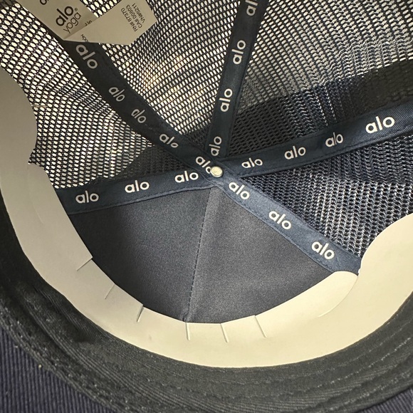 ALO Yoga Dark Blue Mesh Cap - Picture 3 of 3